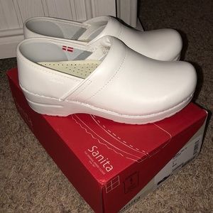 Sanita clogs